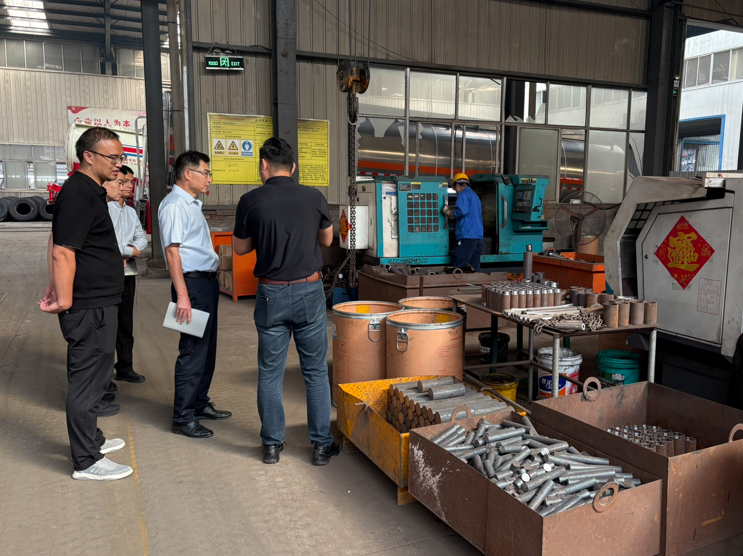我系在梁山专用汽车产业基地开展企业调研